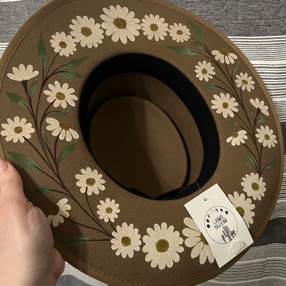 Luna bloom hat NWT - Picture 2 of 3